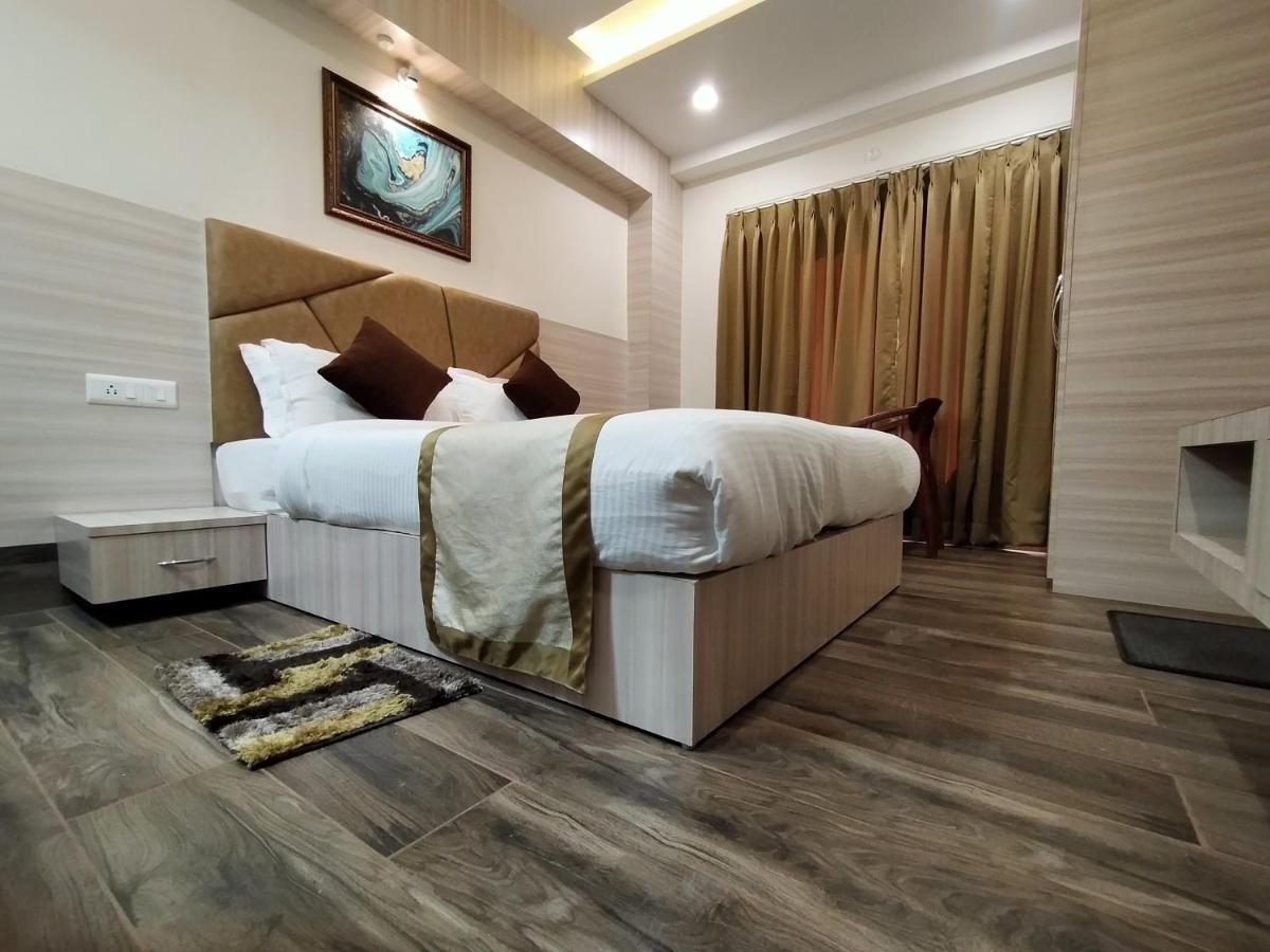 Hotel Royal City Siliguri Exterior photo